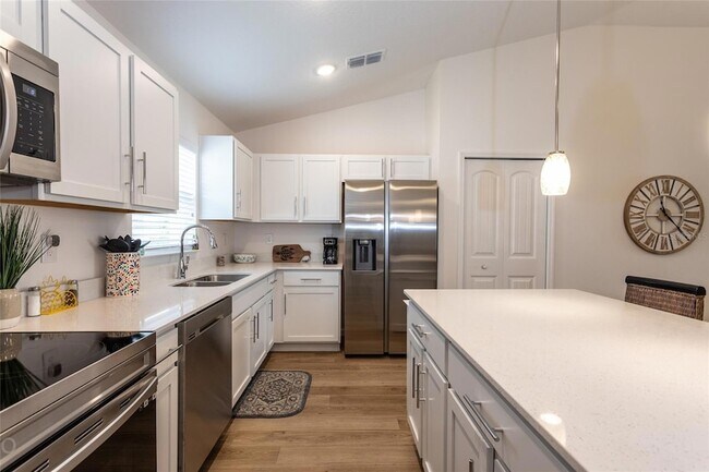 Building Photo - 43 Freeland Ln