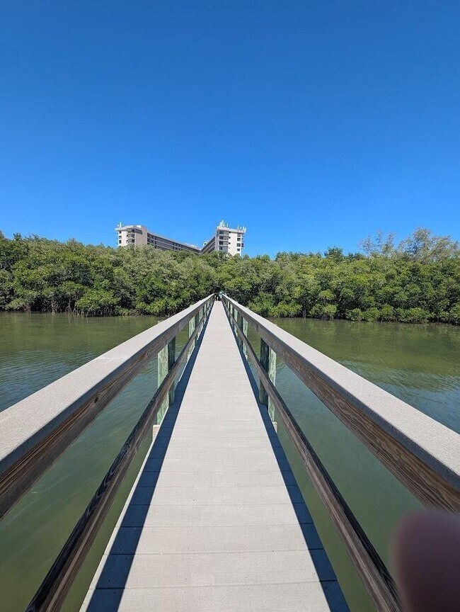 Building Photo - 801 S Ocean Dr