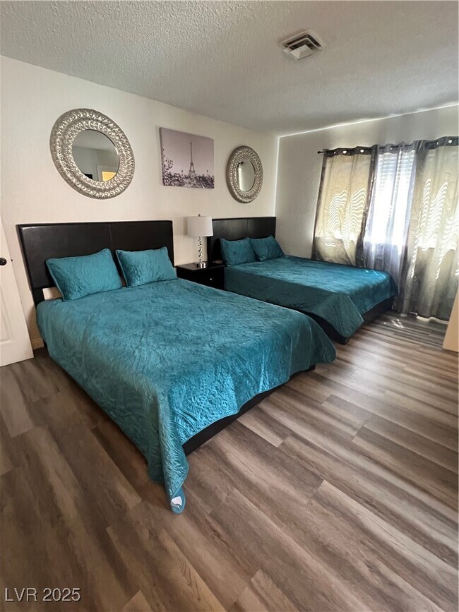 Building Photo - 3835 Chutney St