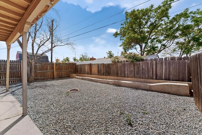 Building Photo - 222 Shannon Pl NW