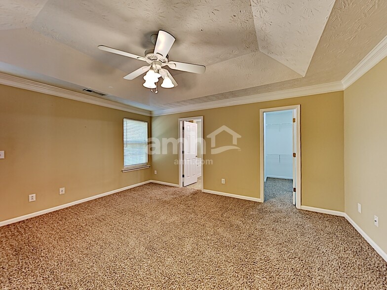 Building Photo - 158 Village Trace