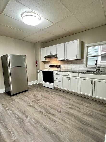 Building Photo - 127 W Penn Ave