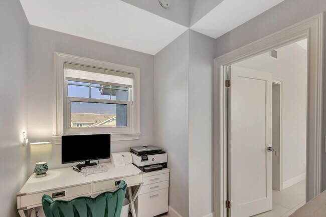 Building Photo - 205 Mainsail Cir