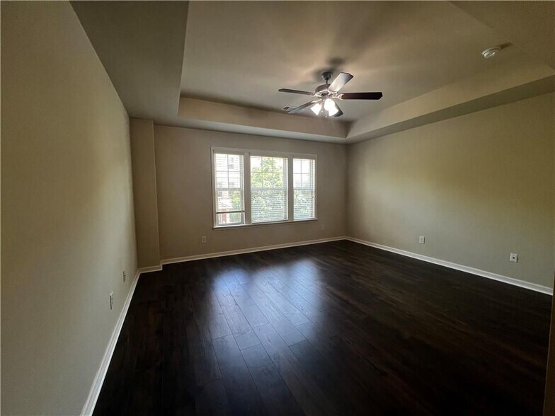 Building Photo - 750 Village Field Ct NW