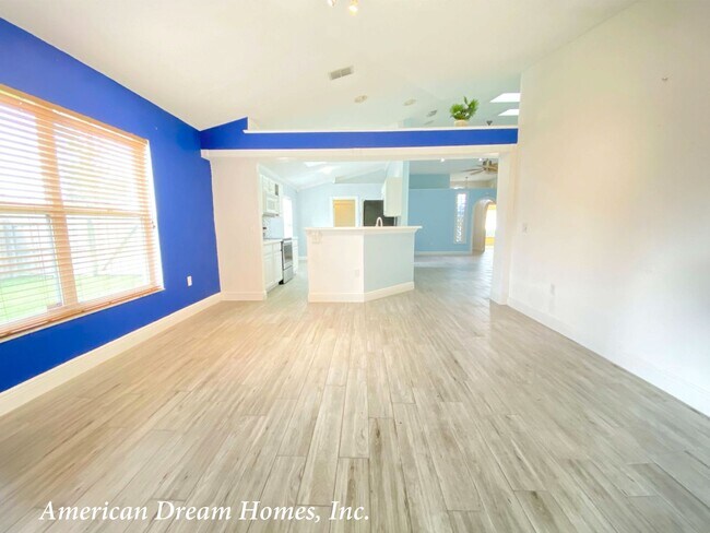 Building Photo - Wonderful Home in Andover Lakes!