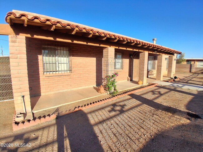 Building Photo - 2650 W Aurora Dr