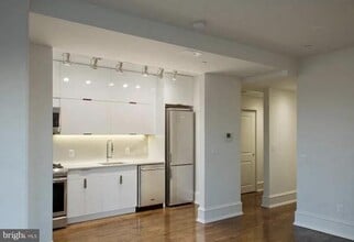 Building Photo - 501 Seward Square SE