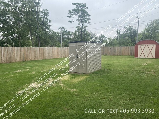 Building Photo - 412 E Rose Dr