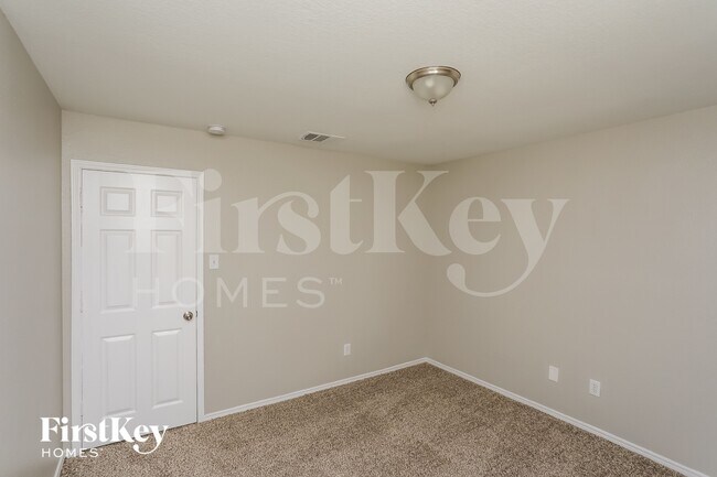 Building Photo - 312 Pin Oak Ln