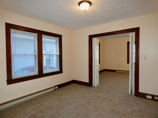 Building Photo - First Floor Apartment in the heart of West Asheville