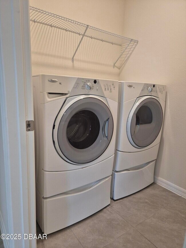 Building Photo - 1925 Deep Lk Cir