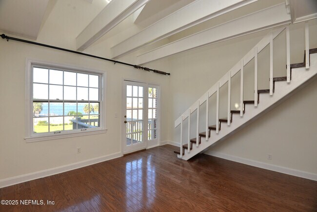 Building Photo - 1526 Palm Ave