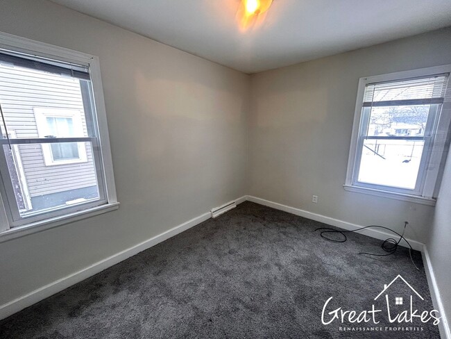 Building Photo - Cozy 3 Bedroom 1 Bathroom now available fo...