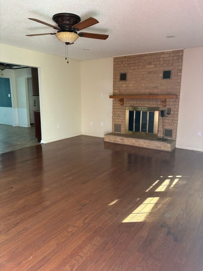 Building Photo - Chef's Kitchen! Large Home on Corner Lot with Spacious Fenced Yard