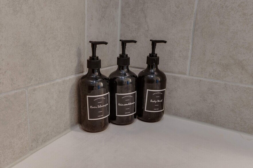 Building Photo - 3105 Banyan Btm Ln