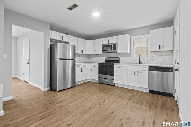 Building Photo - 173 Shaw St