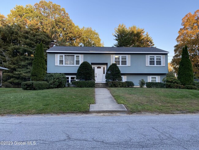 Building Photo - 12 Lakewood Dr