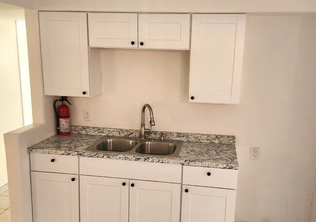 Building Photo - 4 BEDROOM SINGLE FAMILY HOME FOR LEASE PHOENIX