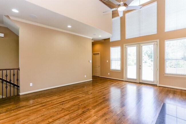 Building Photo - Stylish 3-Bedroom Home in Prime Houston Location!
