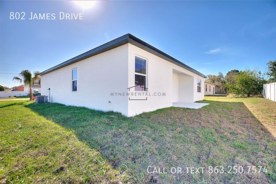 Building Photo - 802 James Dr