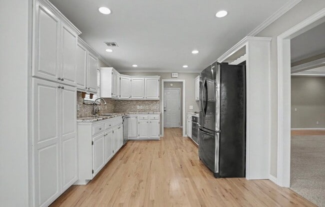 Building Photo - 412 N Forest Ridge Blvd