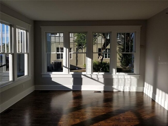 Building Photo - 835 7th Ave S