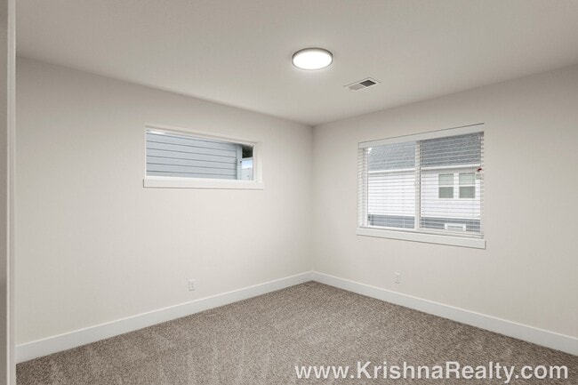 Building Photo - 4227 SE Reed Dr