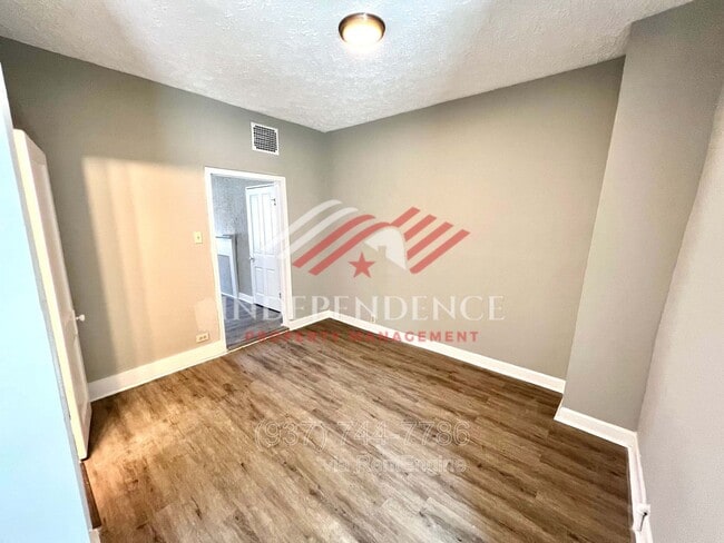 Building Photo - 2212 Calumet St