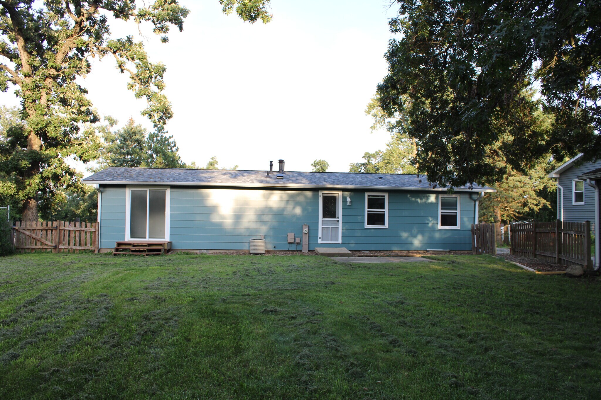 Building Photo - 2807 Benjamin Dr