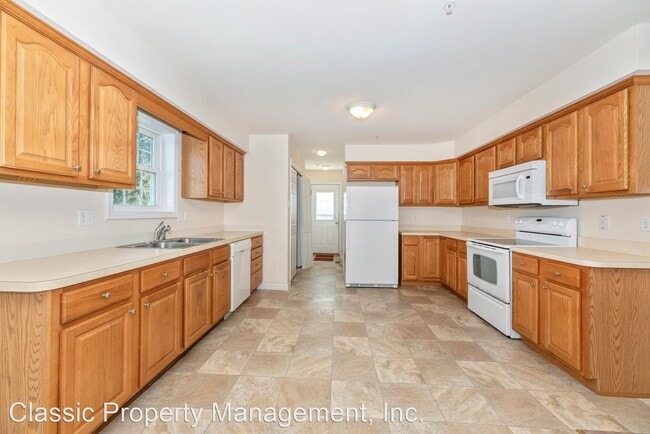 Building Photo - 3 br, 2 bath House - 4424B Valley View Road