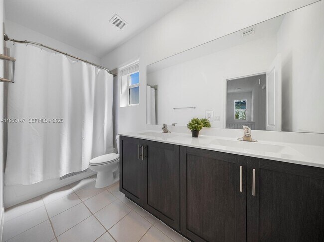 Building Photo - 1411 SE 26th Rd