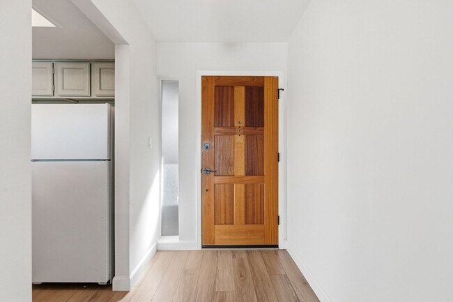 Building Photo - Short-Term Rentals OK *** Less than 2 mile...