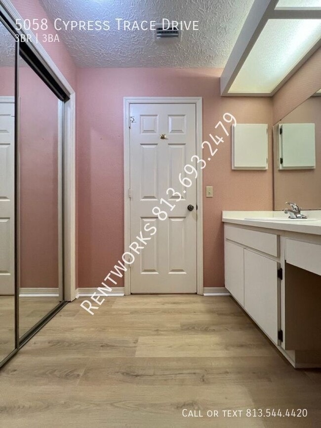 Building Photo - 5058 Cypress Trace Dr