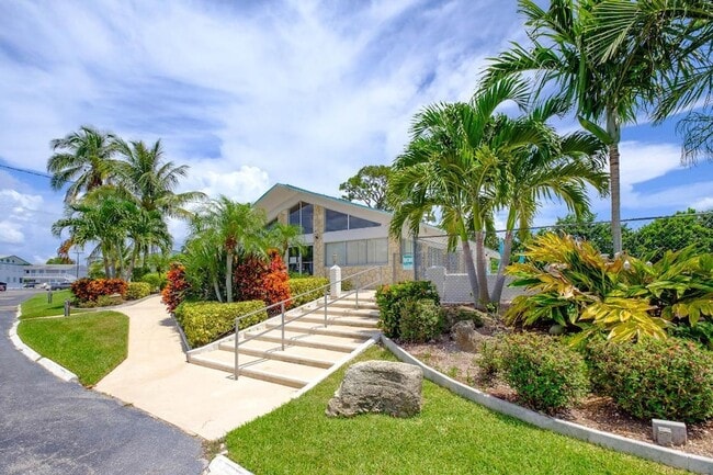 Building Photo - 1980 Sunset Ave