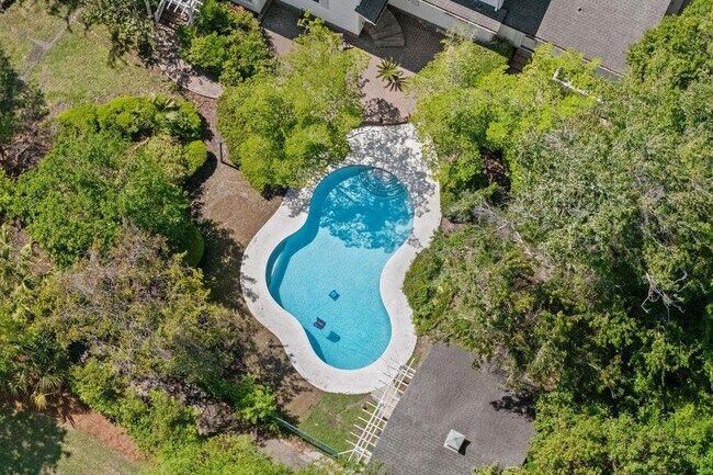 Building Photo - 5704 Woodside Ave