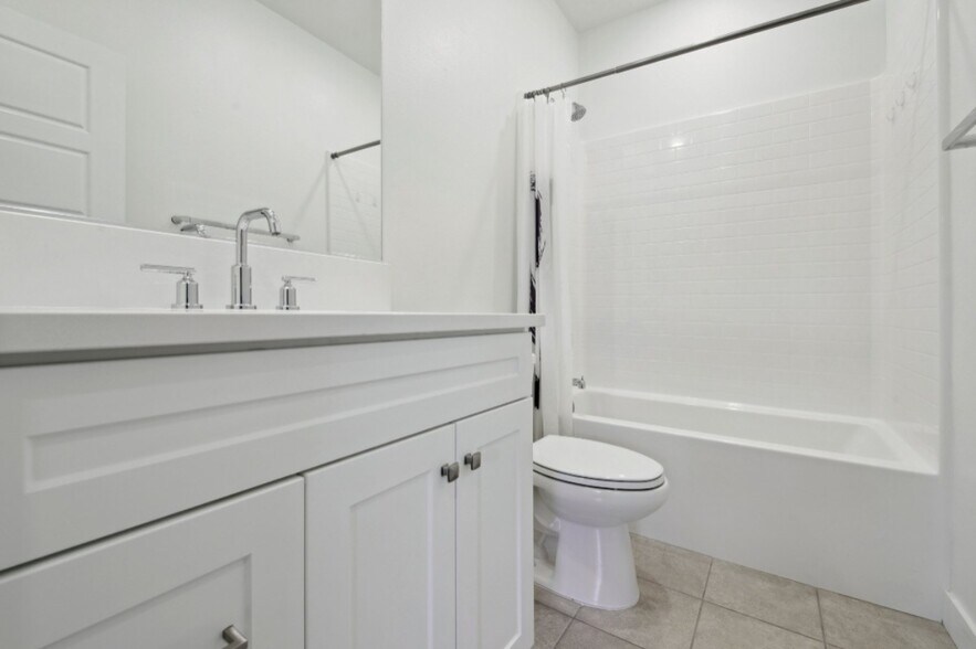 Building Photo - 275 Carmona