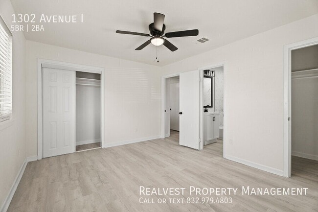 Building Photo - 1302 Avenue I