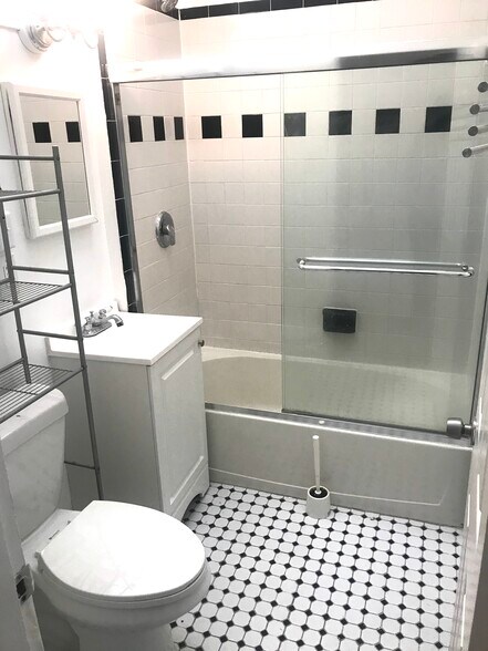 Building Photo - 4909 Illinois Ave NW