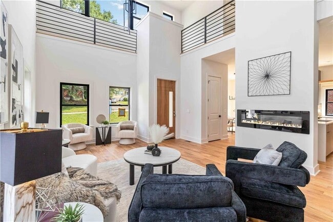 Building Photo - 1554 Columbia Cir