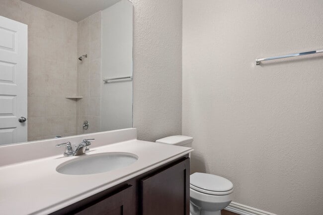 Building Photo - GORGEOUS 3 BEDROOM DUPLEX LOCATED IN CONVERSE, TX!