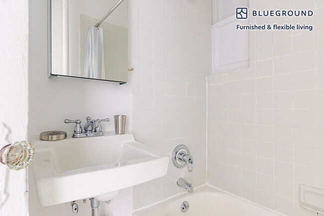 Building Photo - 26 Jane St