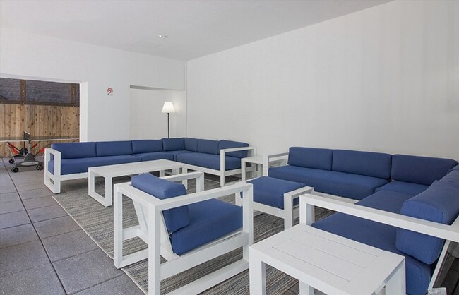 Building Photo - 2628 Broadway