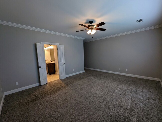 Building Photo - 154 Glen Alden Cir