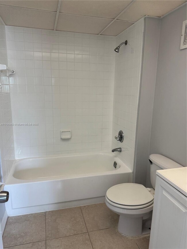 Building Photo - 8051 S Colony Cir