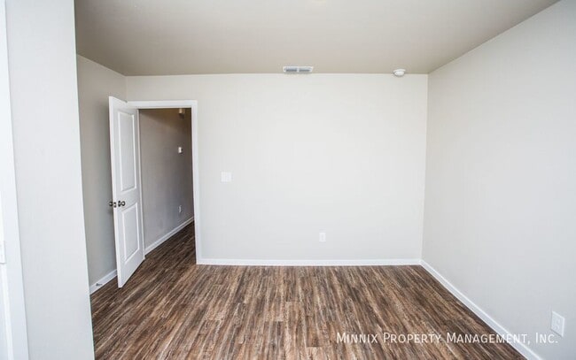 Building Photo - 1916 Langford Ave