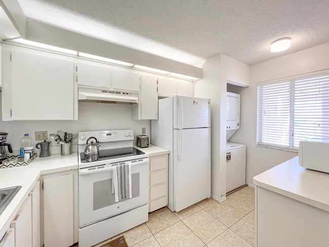 Building Photo - 353 S US Hwy 1