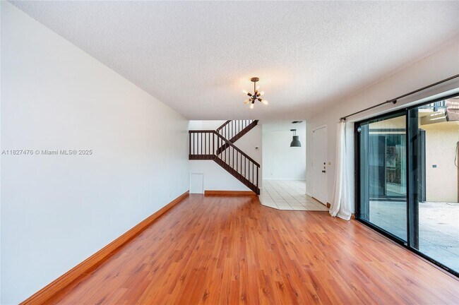 Building Photo - 2536 Camelot Ct