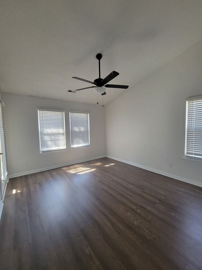 Building Photo - 2 bedroom 2 full bath condo