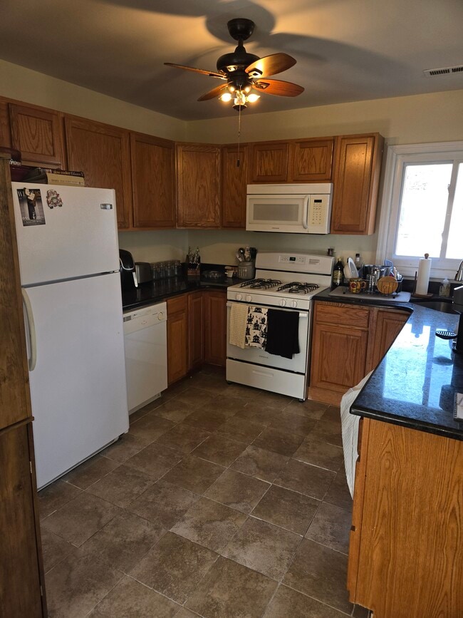 Building Photo - 198 Walnut Creek Ln