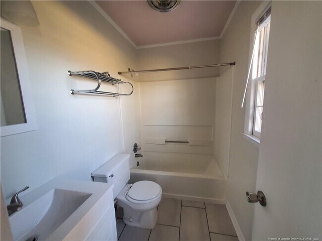 Building Photo - 1208 Cullen Dr